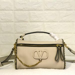 VALENTINO VLING CROSSBODY BAG<br>발렌티노 VRING 크로스바디 백<br><i>24x16x15cm 이태리가죽</i>