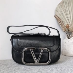 VALENTINO SUPERVEE CROSSBODY BAG<br>발렌티노 슈퍼비 크러스바디 백<br><i>26.5x15x9cm 이태리가죽</i>