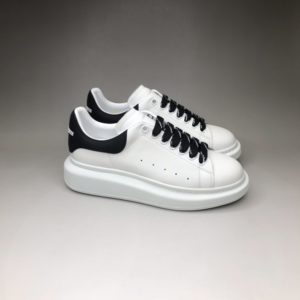 ALEXANDER MCQUEEN OVERSIZED SNEAKERS<br>알렉산더 맥퀸 오버솔 스니커즈<br><i>35-44 SIZE 최상급</i>