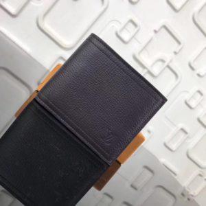 LOUIS VUITTON MENS WALLET<br>루이비통 남성용 컴팩트 반지갑<br><i>11x9x2cm</i>