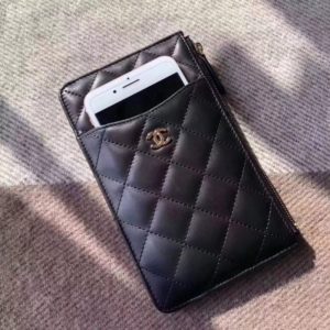 CHANEL CC CLASSIC CARD CASE<br>샤넬 클래식 램스킨 카드케이스<br><i>19x11cm</i>