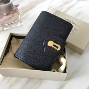 BURBERRY LEATHER WALLET<br>버버리 버클 반지갑<br><i>16X9cm</i>