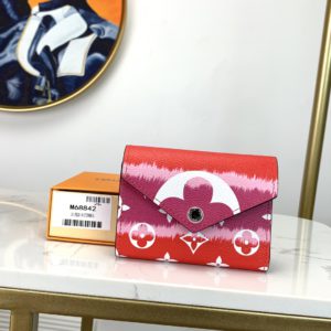 LOUIS VUITTON ESCALE VICTORINE WALLET<br>루이비통 에스칼 빅토린 지갑<br><i>12×9.5×1.5cm</i>