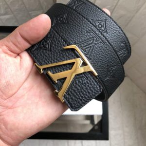 LOUIS VUITTON LV LOGO LEATHER BELT<br>루이비통 LV 로고 레더 벨트<br><i>폭 4cm 이태리소가죽</i>