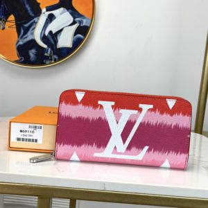 LOUIS VUITTON ESCALE ZIPPY WALLET<br>루이비통 에스칼 지퍼 지갑<br><i>19.5×10.5×2.5cm</i>