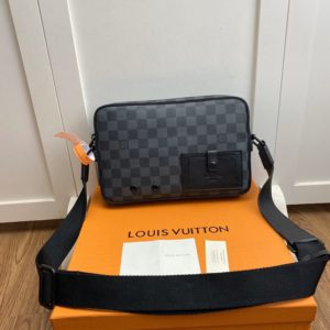 LOUIS VUITTON ALPHA MESSENGER BAG 루이비통 알파 메신저 백