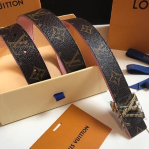 LOUIS VUITTON LV LOGO LEATHER BELT<br>루이비통 LV 로고 레더 벨트<br><i>폭 3cm 이태리소가죽</i>