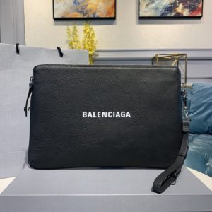 BALENCIAGA LEATHER LOGO CLUTCH 발렌시아가 레더 로고 클러치