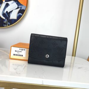 LOUIS VUITTON IRIS COMPACT WALLET<br>루이비통 아이리스 컴팩트 지갑<br><i>12×9.5x3cm</i>