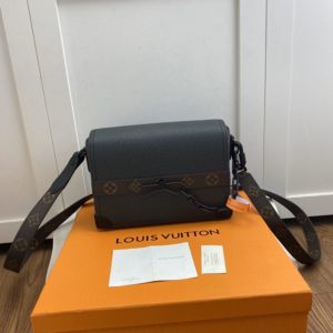 LOUIS VUITTON SOFT TRUNK MESSENGER BAG 루이비통 소프트 트렁크 메신저 백