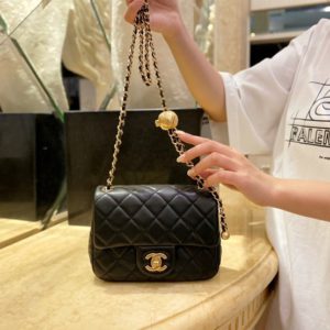 CHANEL CLASSIC FLAP BAG 샤넬 클래식 플랩 백