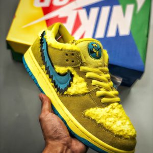 [NIKE] 나이키 SB 덩크 로우 프로 X 그레이트풀 데드 NIKE SB DUNK LOW PRO X GRATEFUL DEAD “OPTI YELLOW”(CJ5378-700)