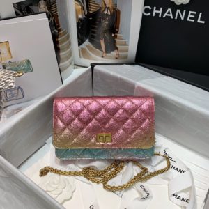 [CHANEL] 샤넬 2.55 WOC 메탈릭 램스킨 레인보우 크로스 바디백