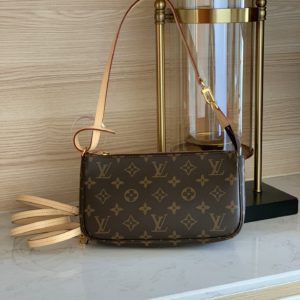 [LOUIS VUITTON] 루이비통 포쉐트 악세수아 M40712