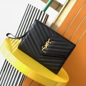 [YSL] 생로랑(SAINT LAURENT) 엔벨로프 YSL 모노그램 퀼팅 레더 클러치