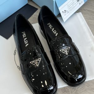 [PRADA] 프라다 Prada Triangle Logo Loafers 에나멜 여성 로퍼