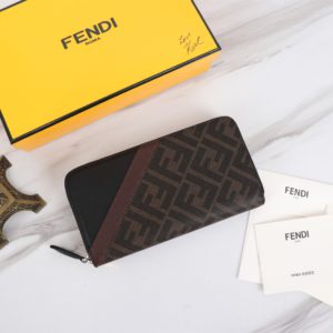 [FENDI] 펜디 나파소가죽 지퍼 지갑