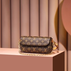 [LOUIS VUITTON] 루이비통 아이비 체인 지갑 모노그램 M81911