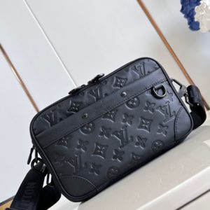 [LOUIS VUITTON] 알파 메신저 모노그램 이클립스 M46955