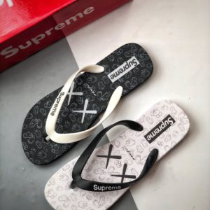 Supreme x KAWS 슈프림 플립플랍 쪼리